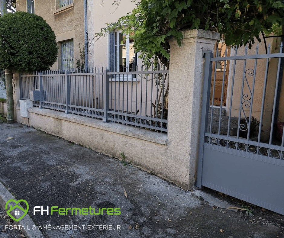 Clôture traditionnelle en aluminium