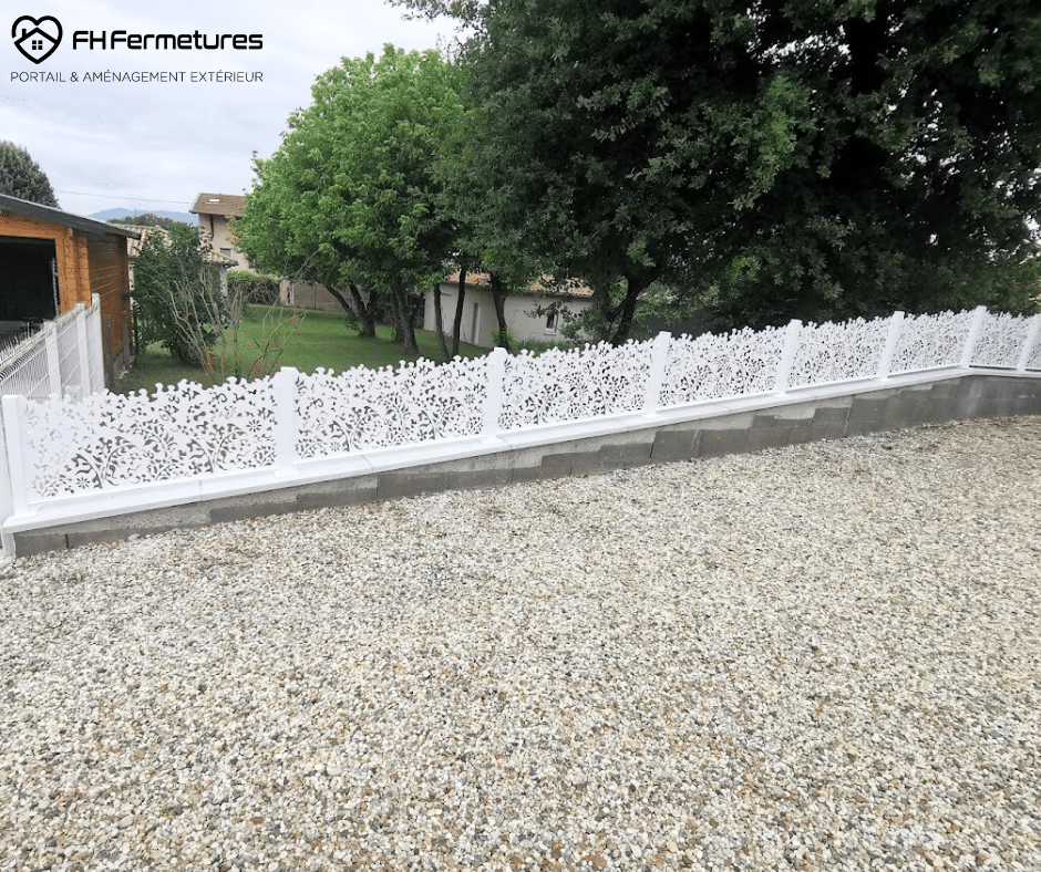 Clôture à motifs en aluminium
