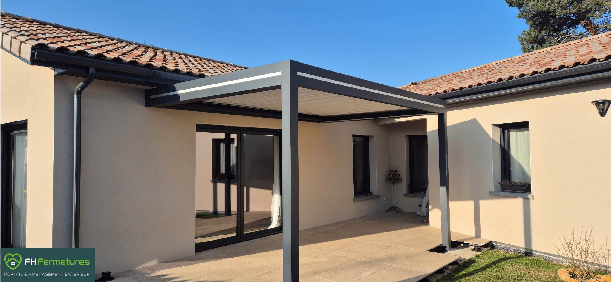 Pergola bioclimatique à Toussieux