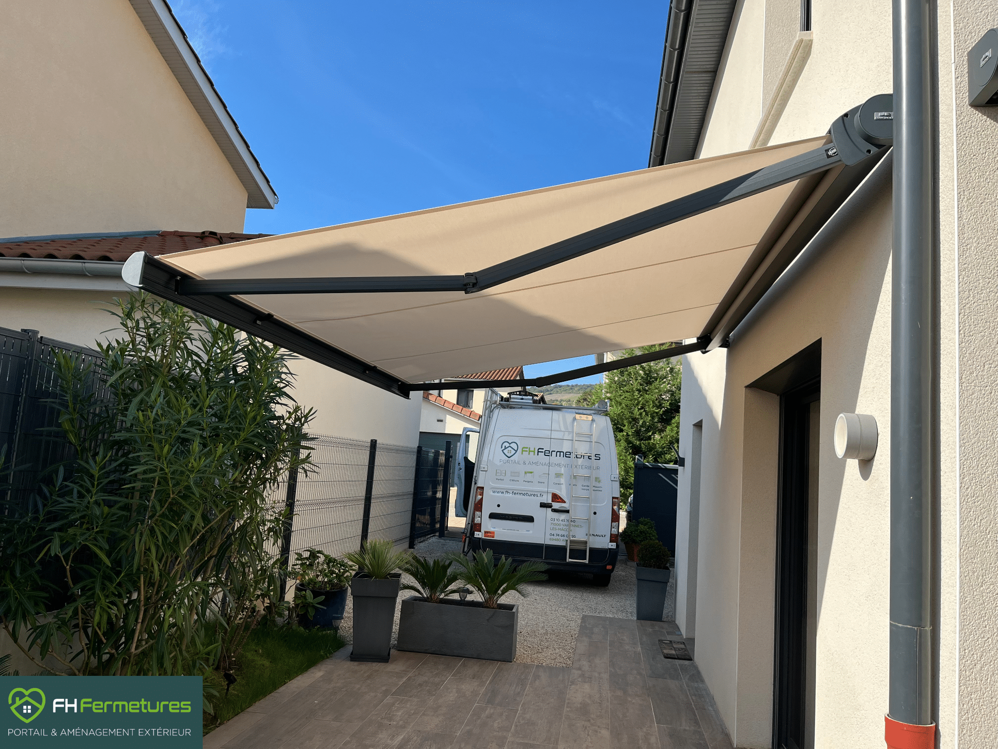 Installation store banne à Lucenay