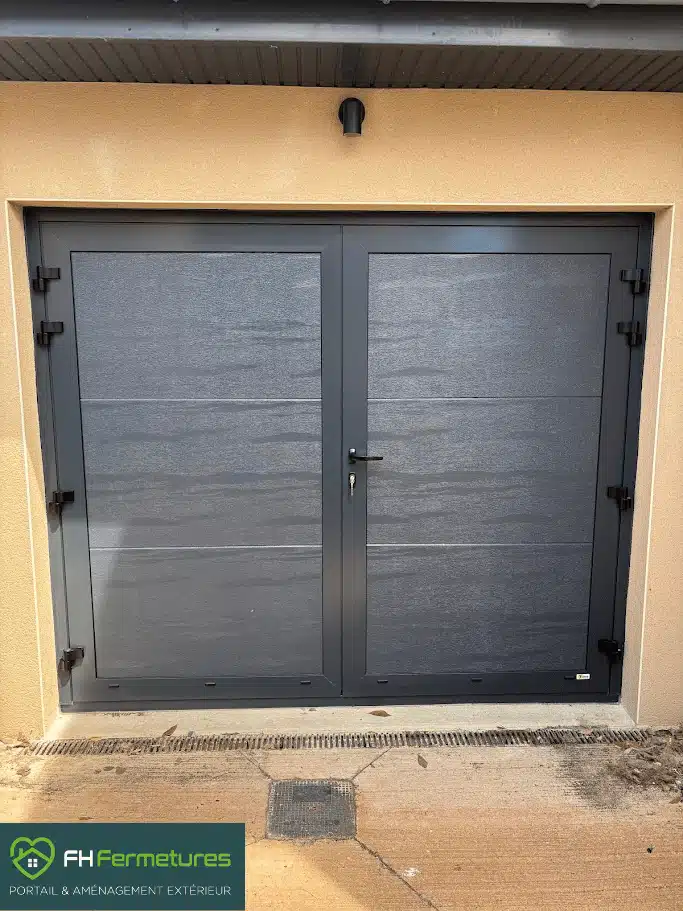 Porte de garage battante à Lucenay