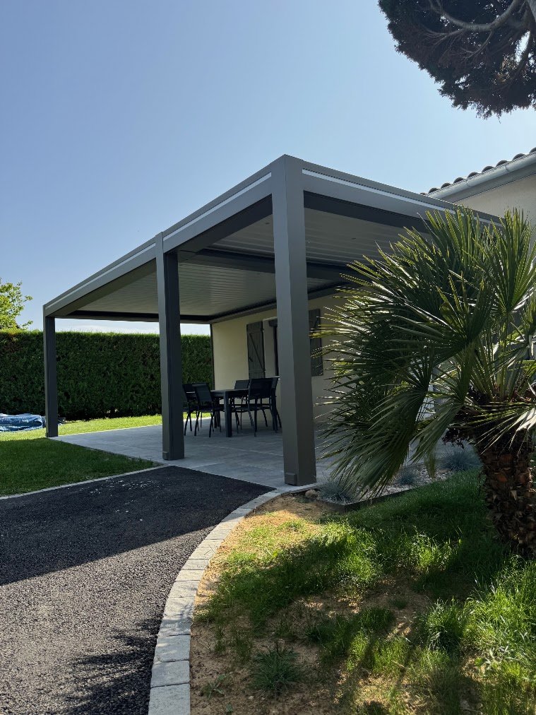 Pergola bioclimatique installée par FH Fermetures
